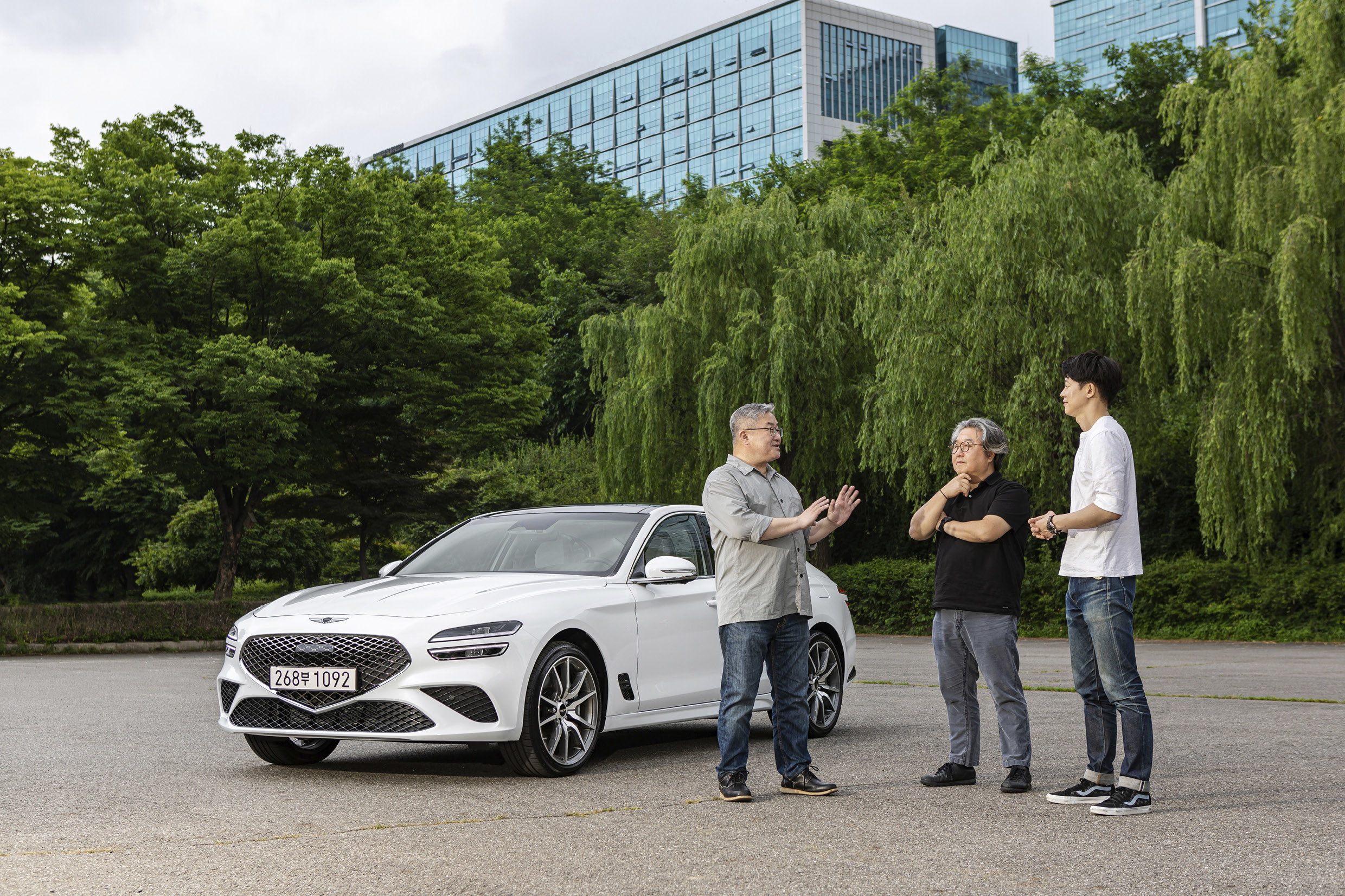 Columnists who test drove the Genesis G70 are discussing together