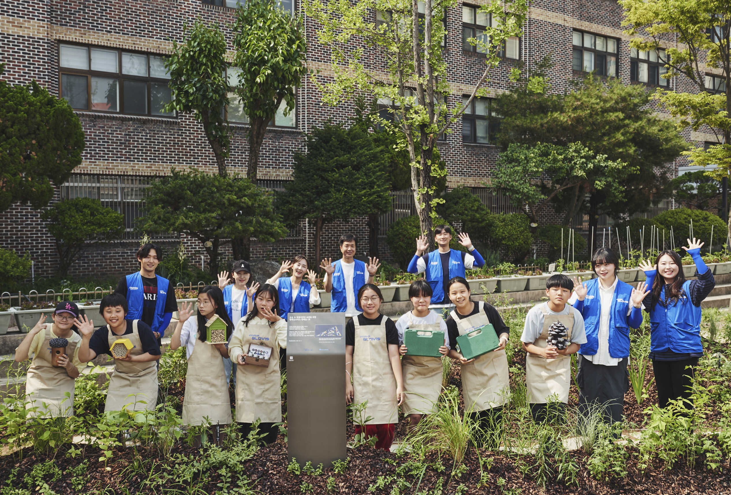 Appearance of executives and employees attending ecological forest development activities