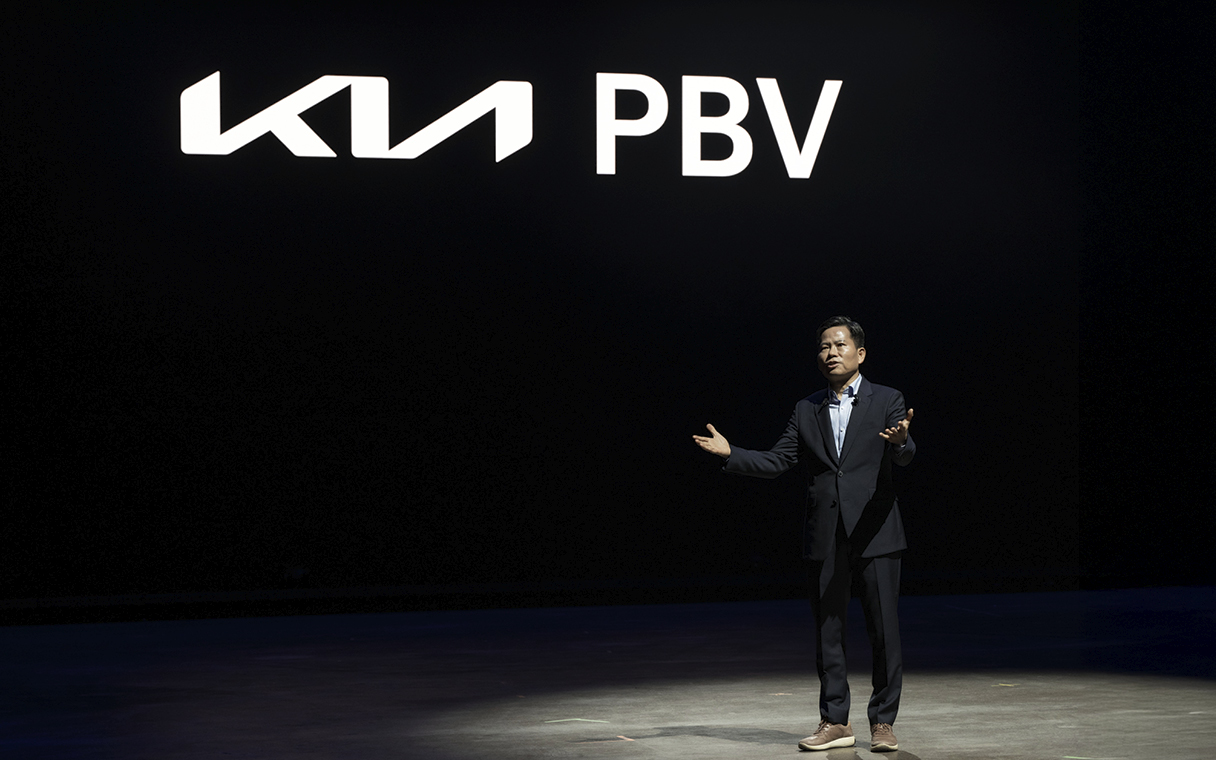 Kia Vice President is speeching