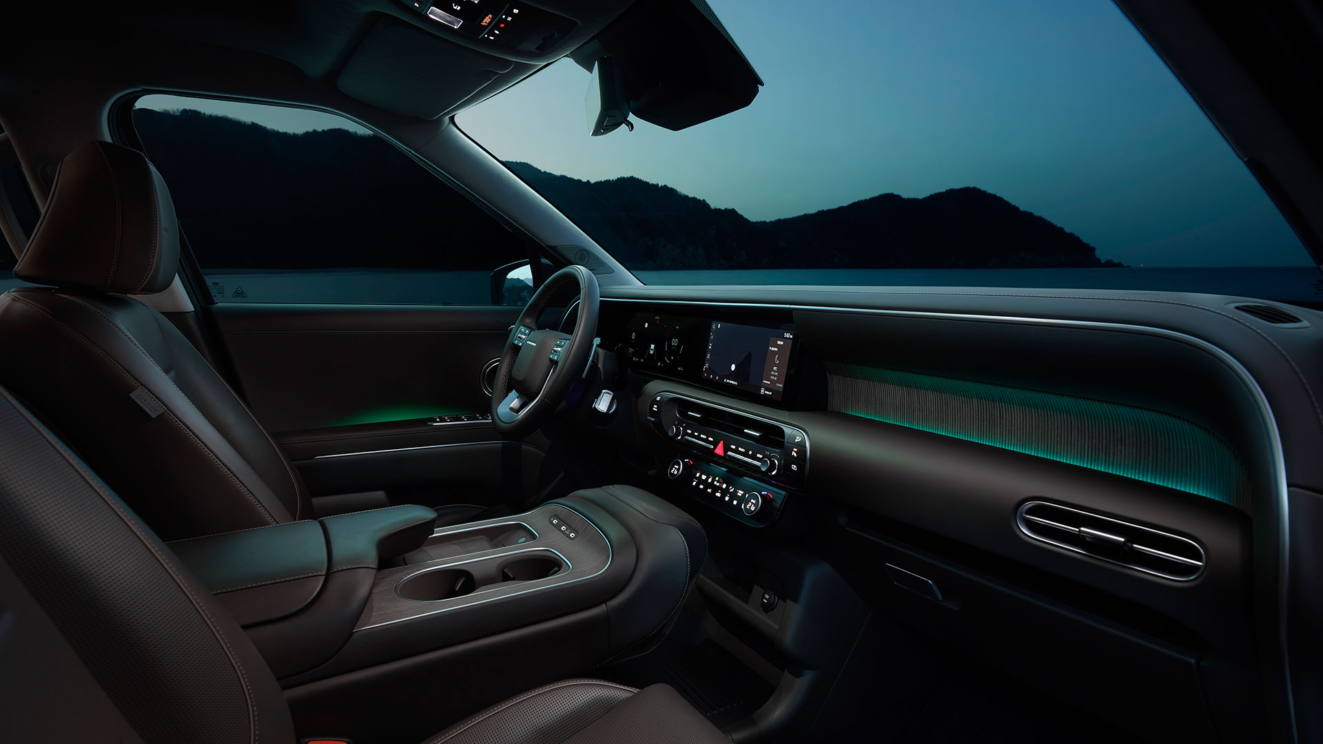 The all-new PALISADE Hybrid brings a calm and balanced journey that earned it the 2026 North American Utility Vehicle of the Year title (2)