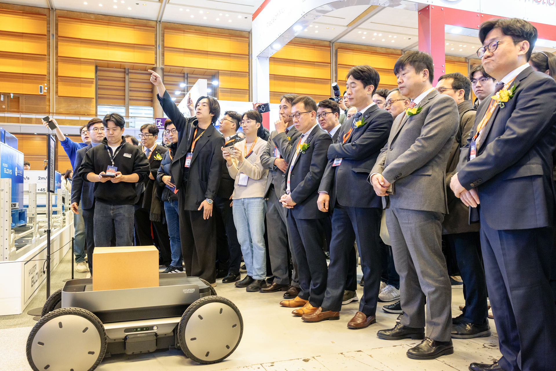 MobED platform showcased at the Hyundai GLOVIS booth at AW 2026