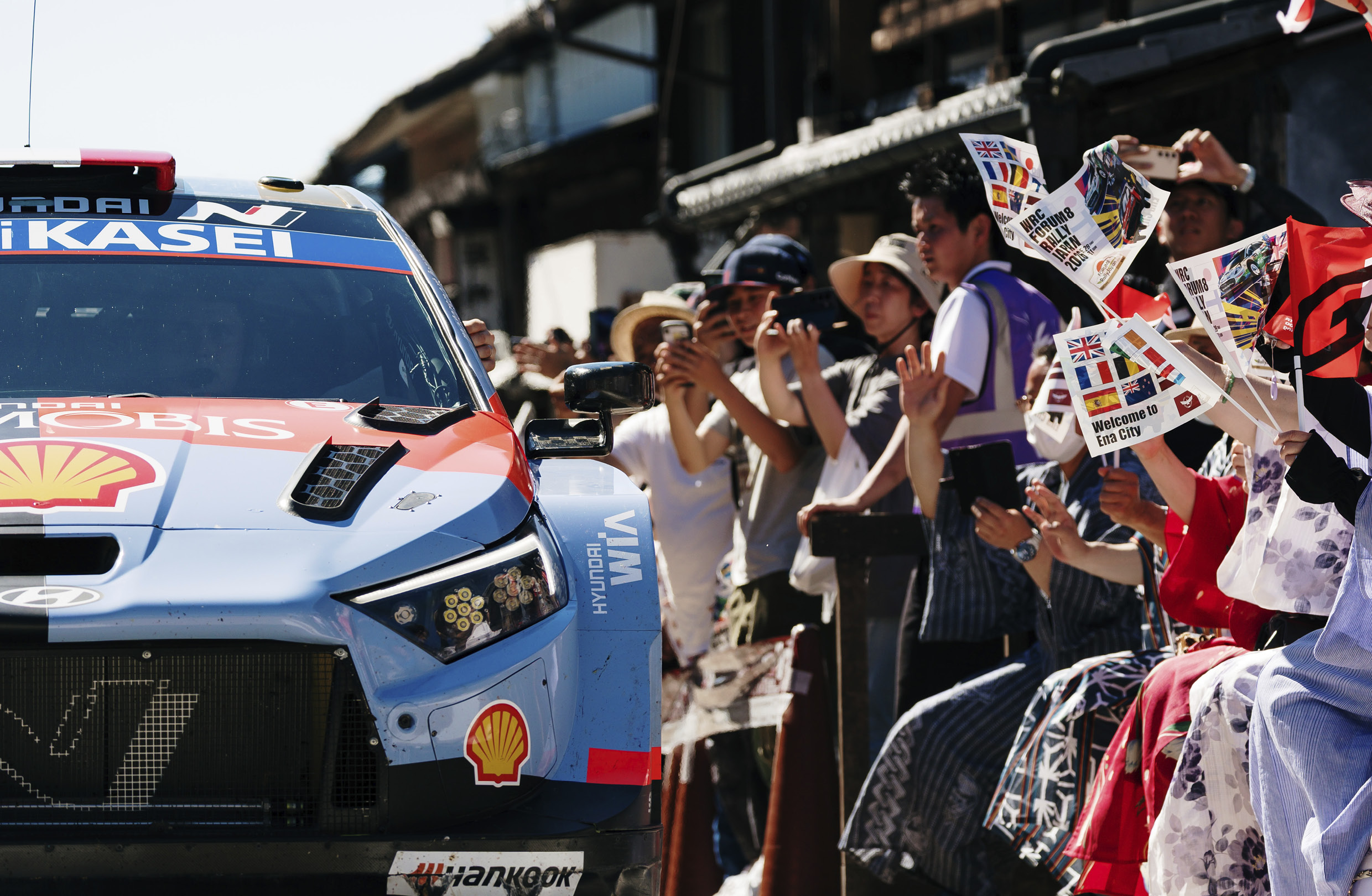 2026 WRC 7라운드 일본 랠리 참전 현대팀 랠리카와 관중들