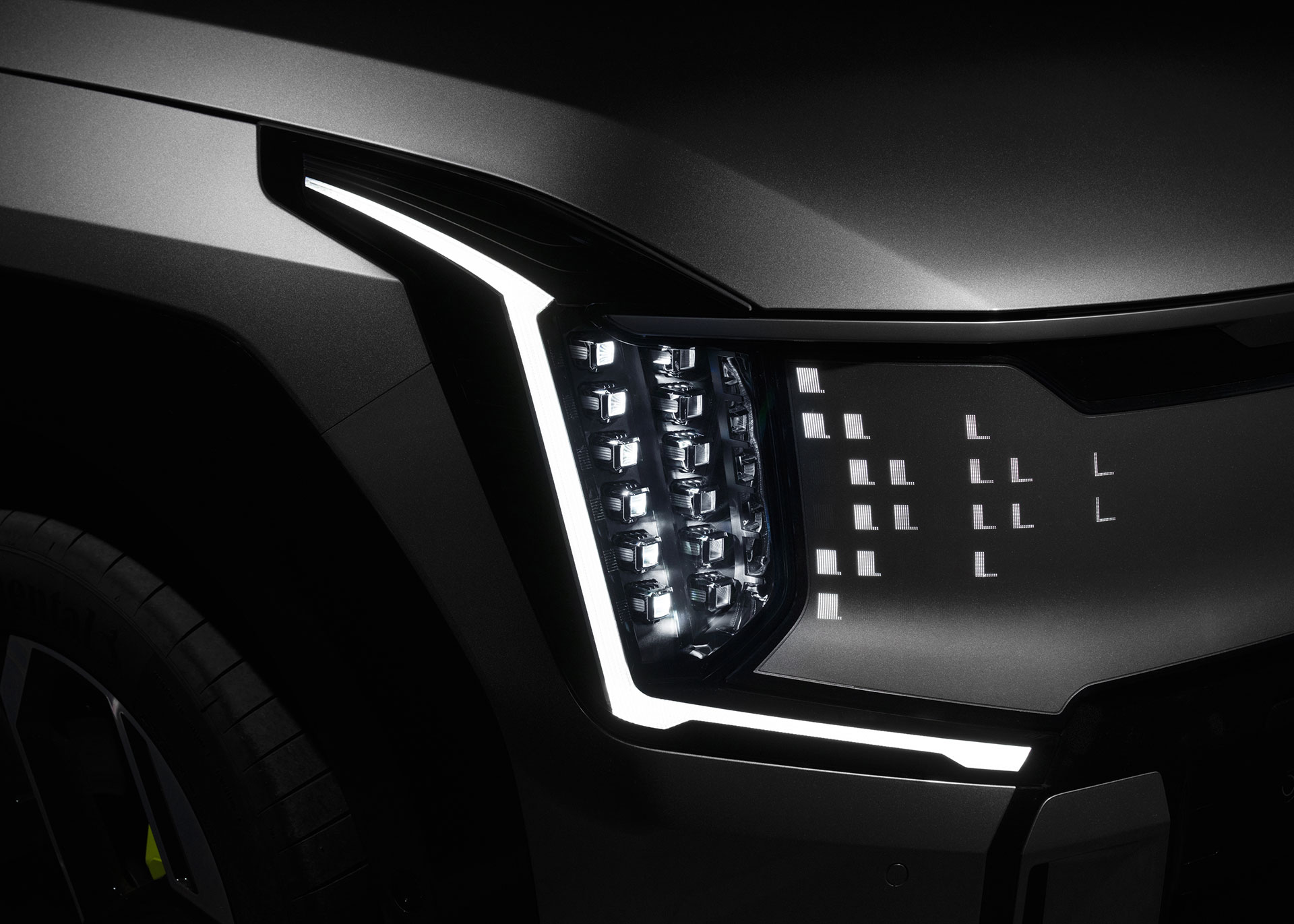 The front-side headlamp of an EV9 GT vehicle.
