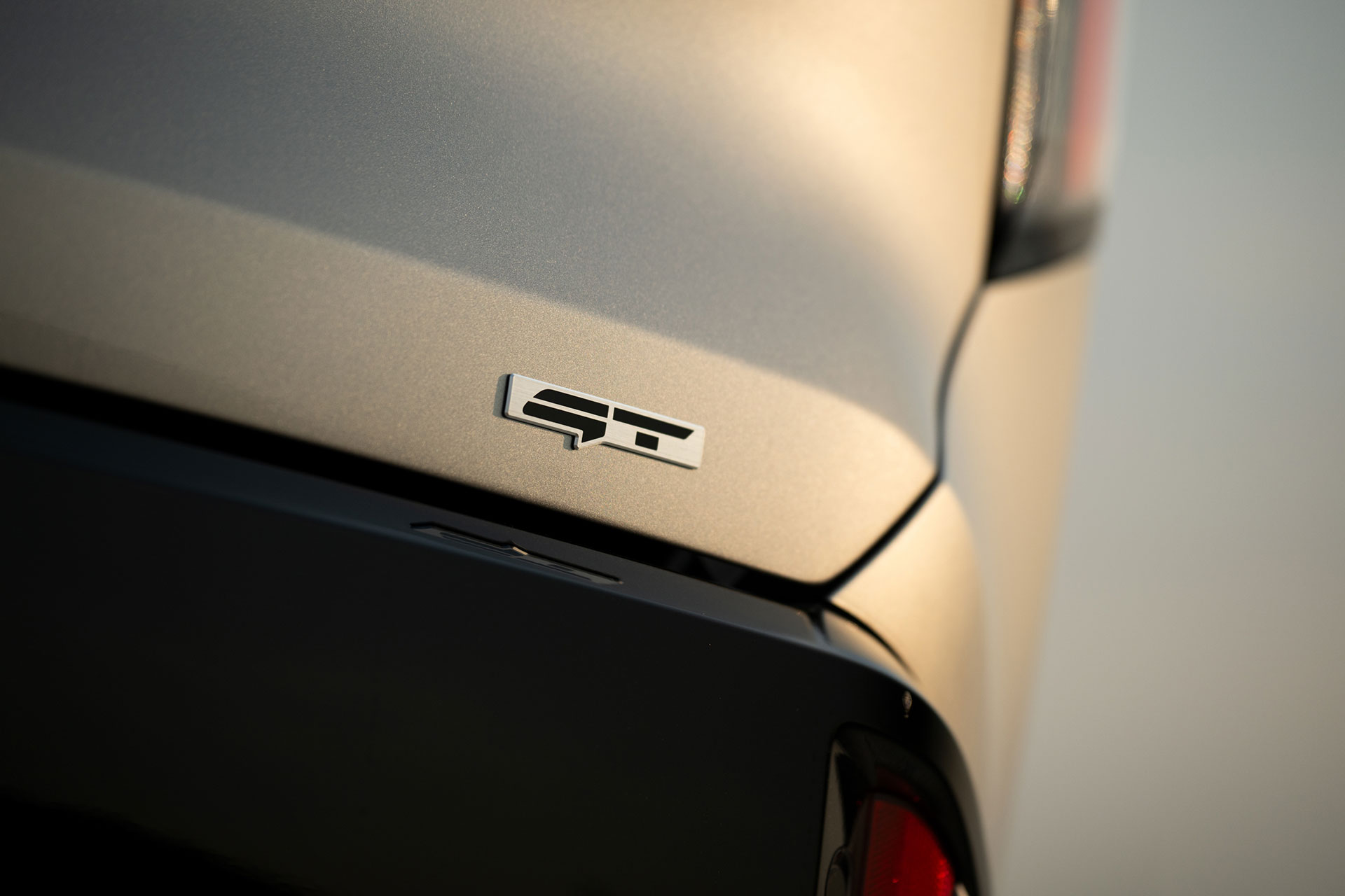 The emblem of the EV9 GT vehicle.