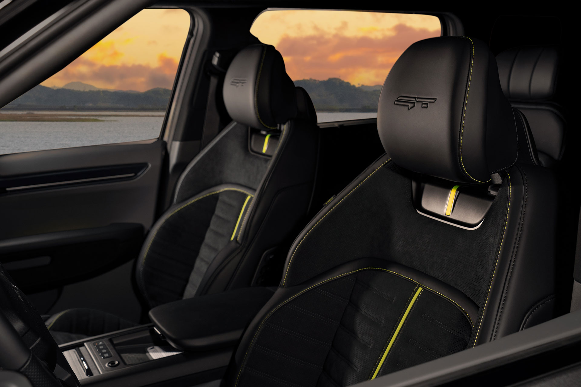 Premium relaxation seats inside the EV9 GT.