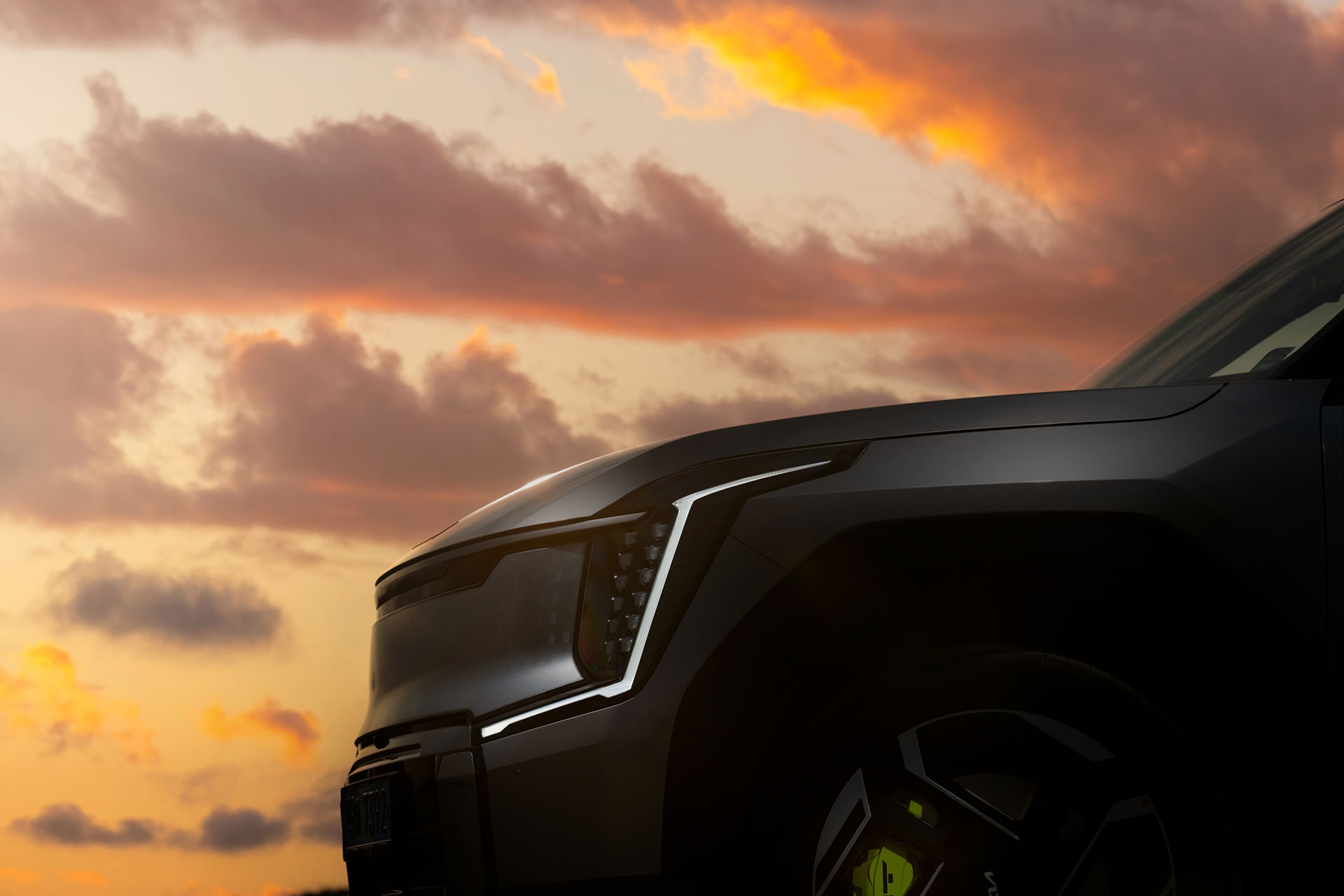 Side view of the EV9 GT headlamp.