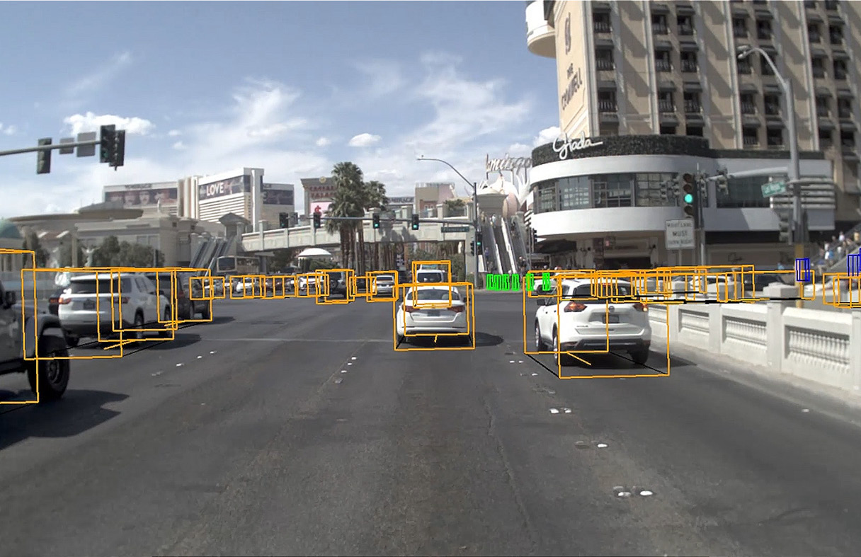 Self-driving sensor recognizes surrounding vehicles