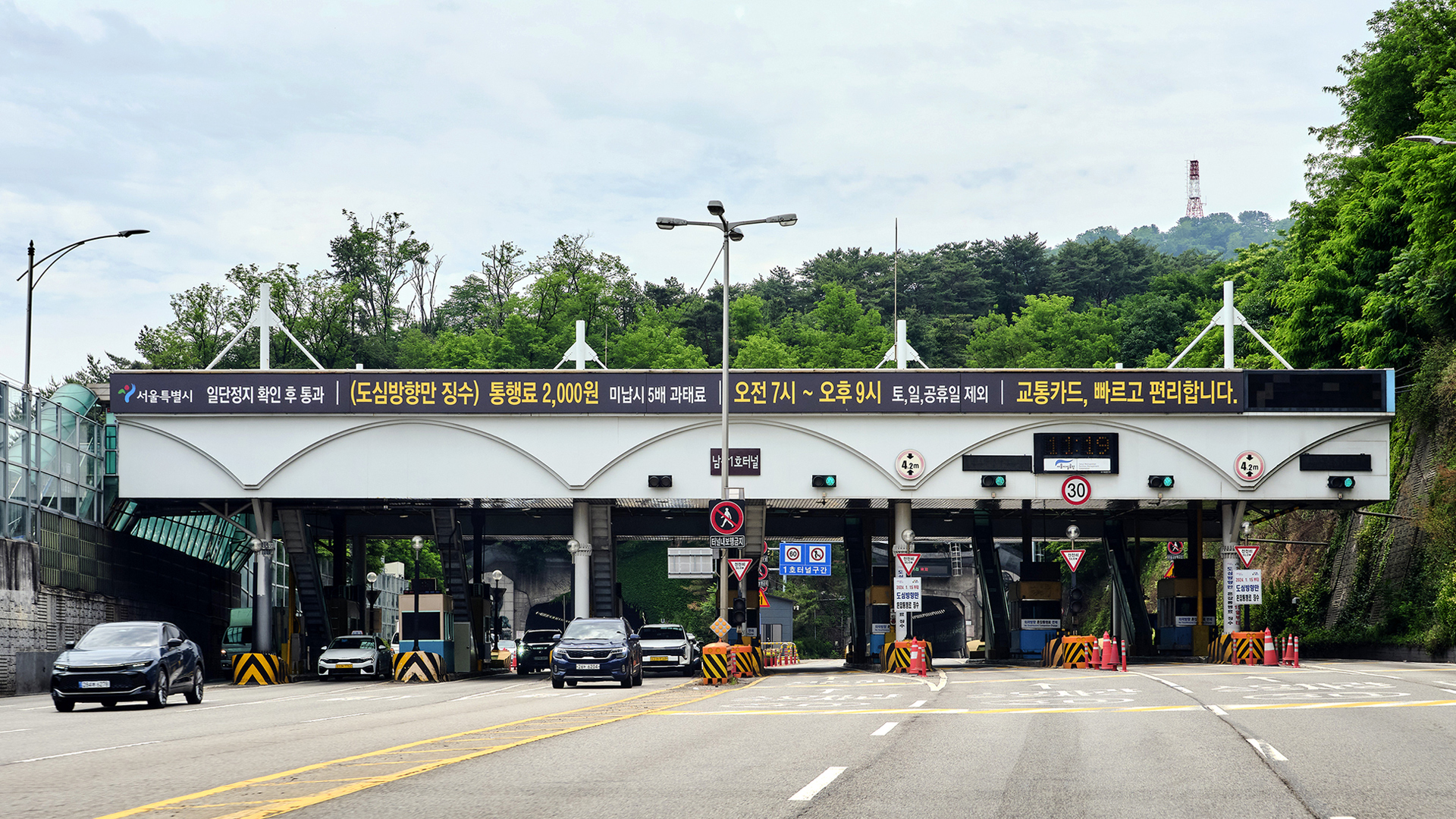 고속도로 휴게소 전기차 충전소 전경