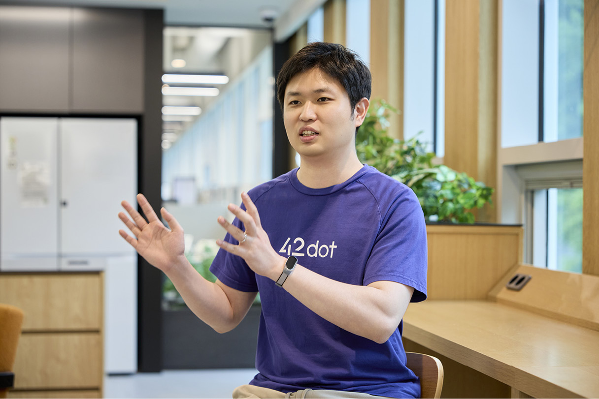 인터뷰 중인 이준희 팀 리드