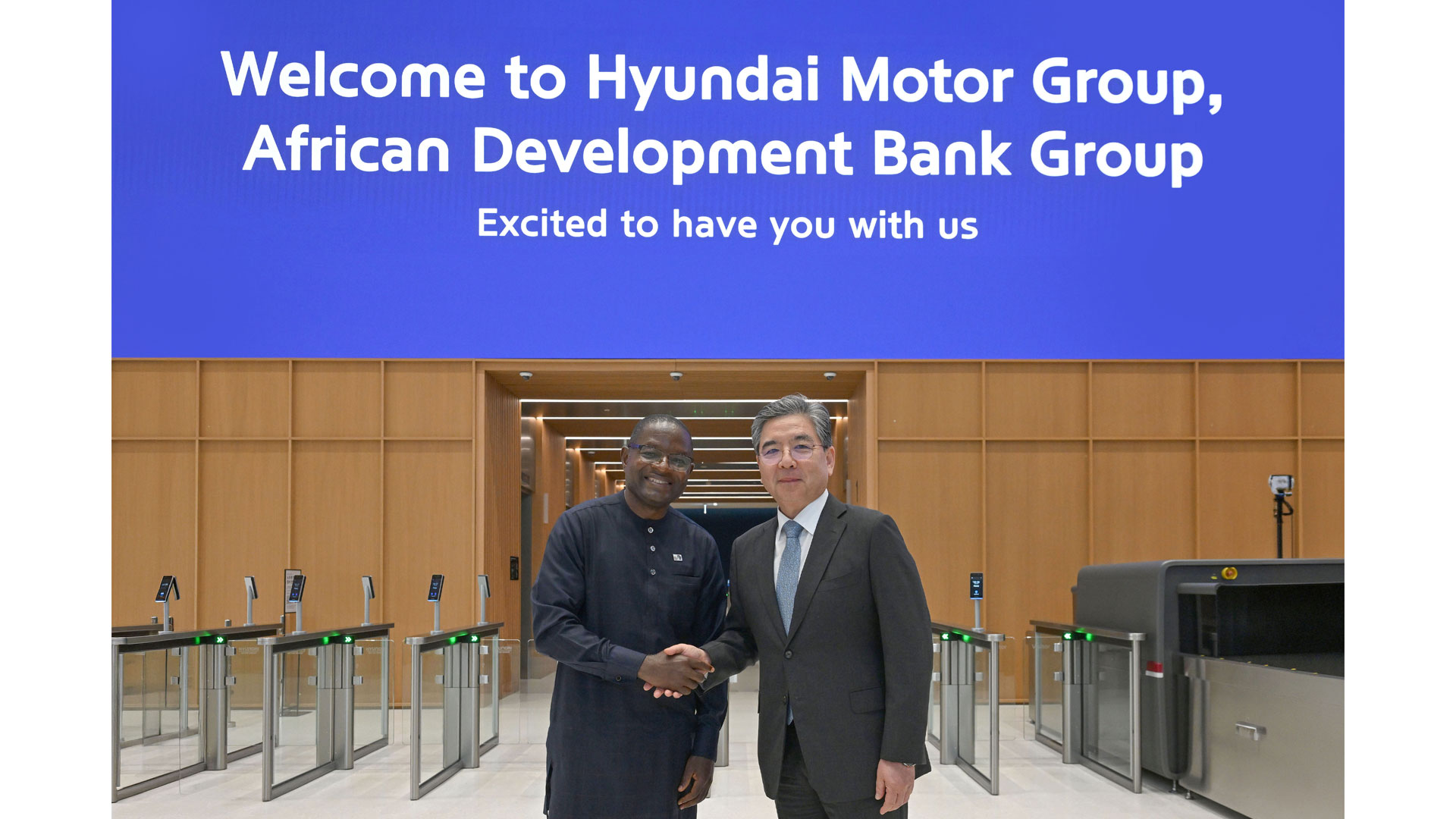 (left to right) Kevin Chika Urama, Chief Economist and Vice President for Economic Governance & Knowledge Management, Jaehoon Chang, Vice Chair of Hyundai Motor Group