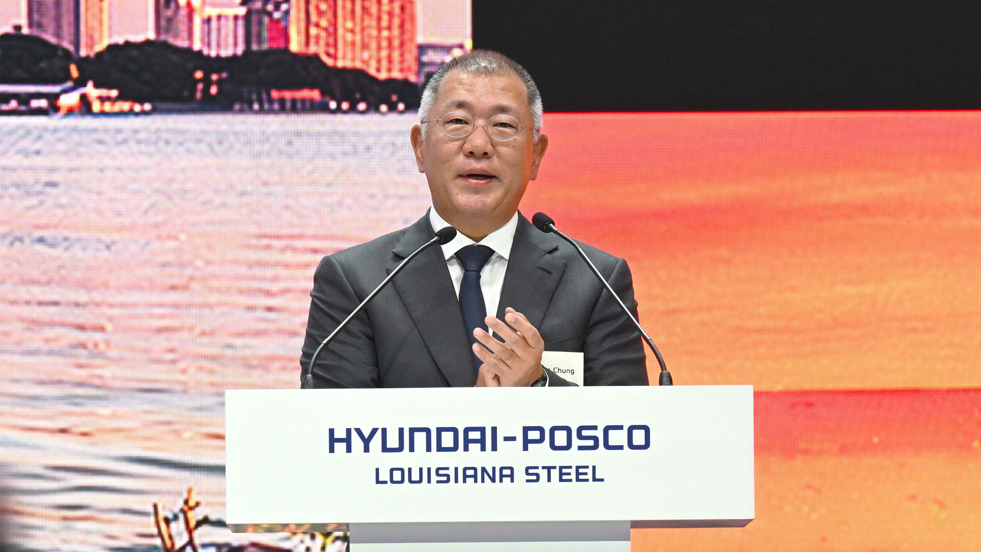 Hyundai Motor Group Executive Chair Euisun Chung delivers welcoming remarks at the groundbreaking ceremony.
